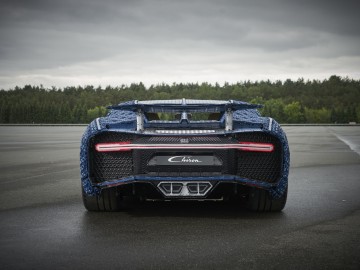 Bugatti Chiron z klock&oacute;w LEGO w skali 1:1